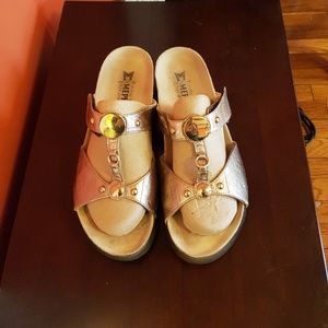 Mephisto Air Relax Sandles in Gold, Size 40